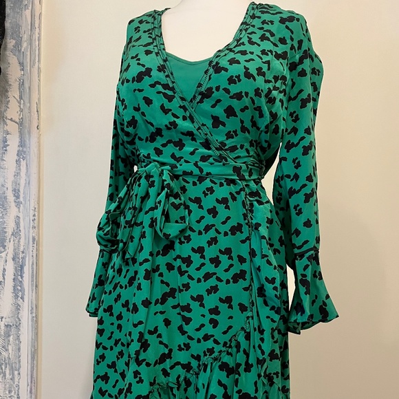 Emerald Green Silk - Picture 1 of 7